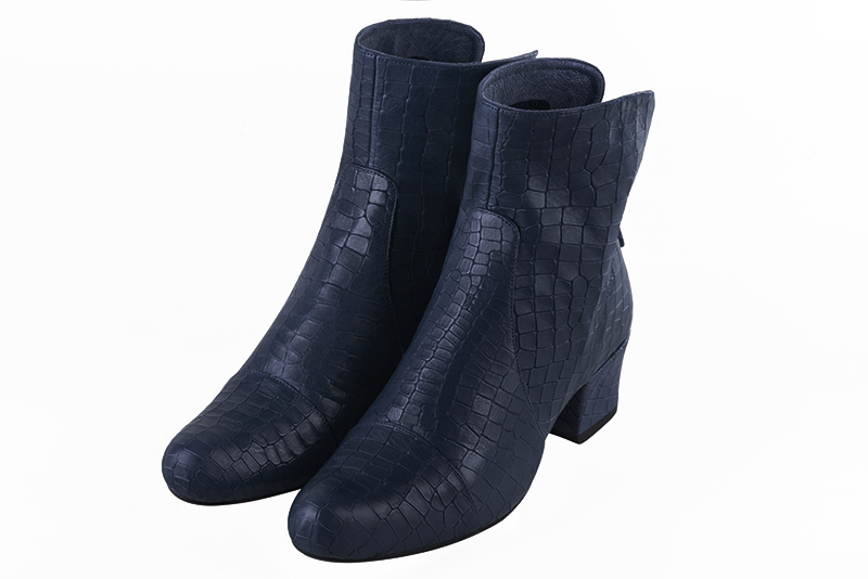 Navy blue women's ankle boots with a zip at the back. Round toe. Low kitten heels. Front view - Florence KOOIJMAN